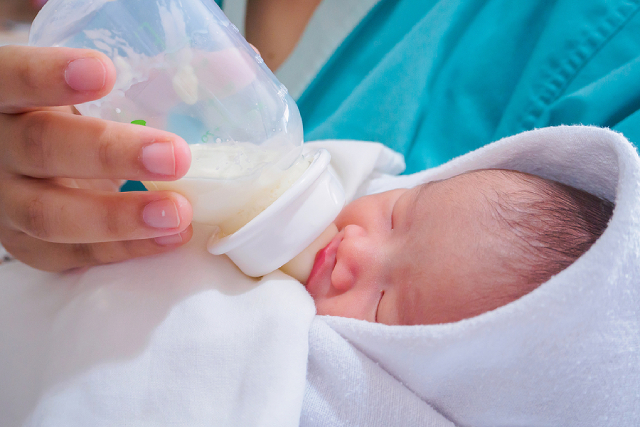 Baby Feeding Schedule: How Often Should Your Newborn Eat?